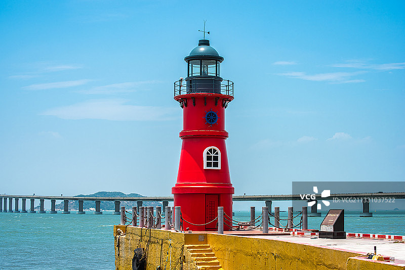 中国广东南澳岛的灯塔与大海图片素材