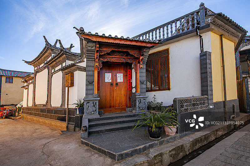 云南省大理白族自治州剑川县沙溪古镇民居门庭图片素材