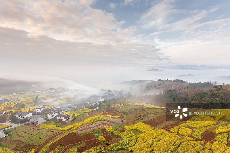 陕西汉阴县风堰古梯田油菜花图片素材