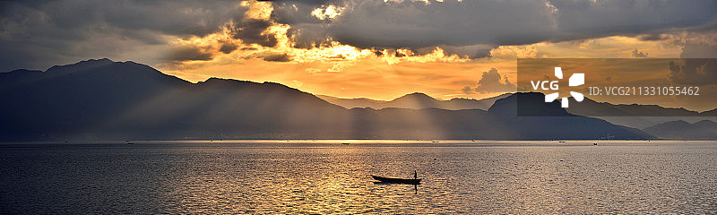 抚仙湖日落图片素材