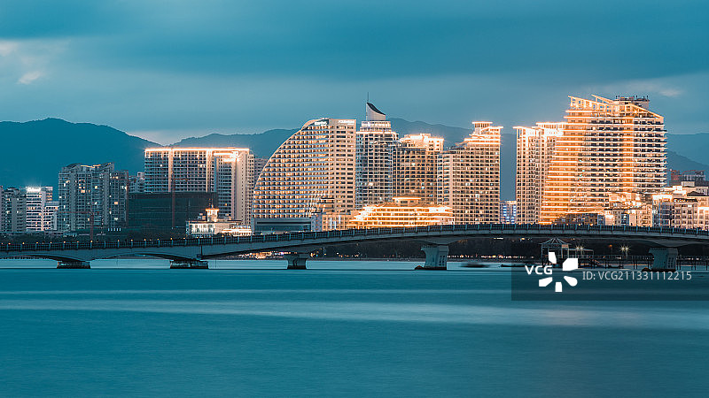三亚湾夜景图片素材