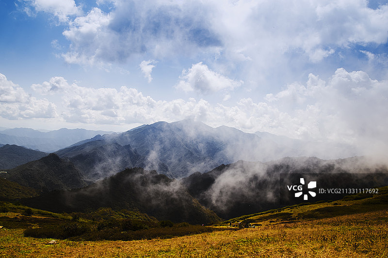 云雾缭绕的终南山图片素材