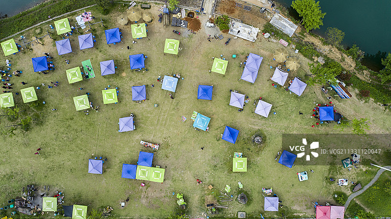 航拍安徽宣城宁国储家滩景区烧烤摊点图片素材