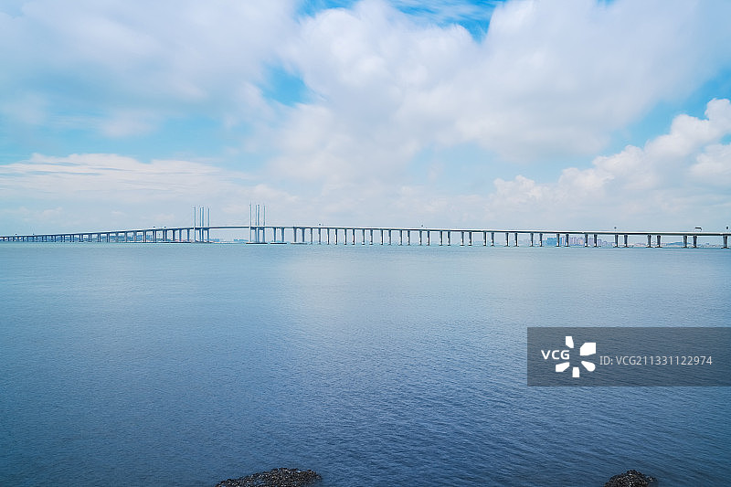 中国青岛市胶州湾大桥和海上风光图片素材