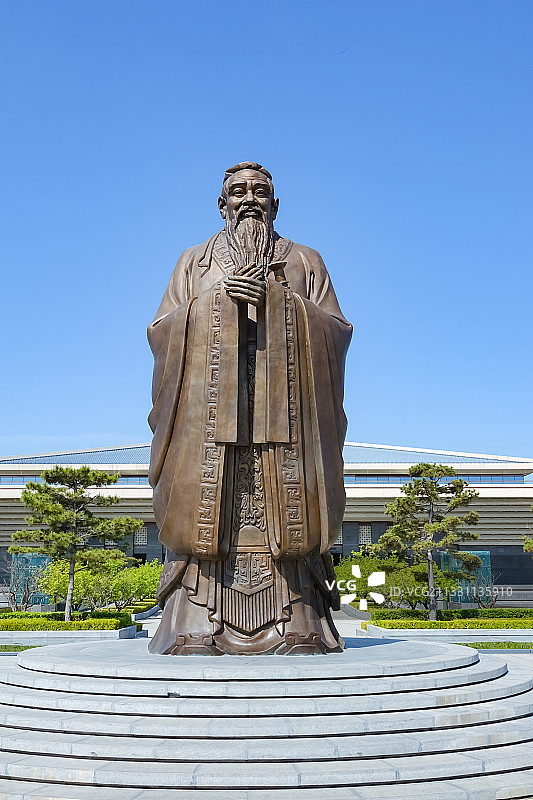 孔子像  山东曲阜孔子博物馆 孔夫子 孔子图片素材