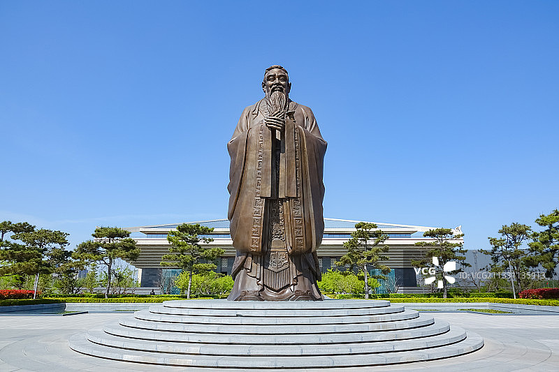 孔子像  山东曲阜孔子博物馆 孔夫子 孔子图片素材