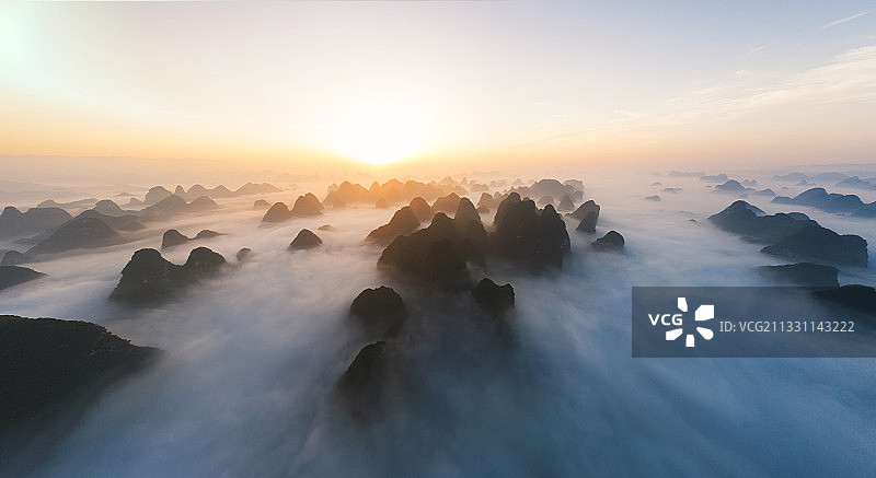 万峰林云雾图片素材