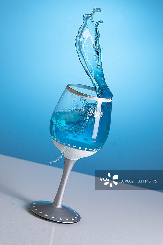 水珠飞溅图片素材