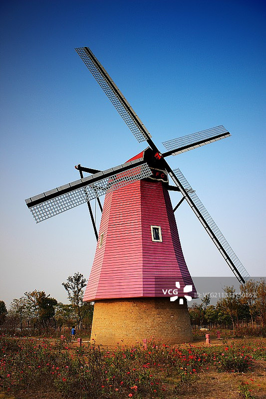 江苏省淮安市日月洲生态乐园风车图片素材