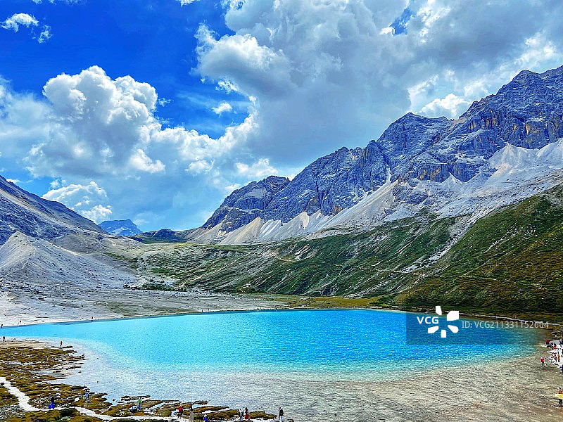 稻城亚丁牛奶海图片素材