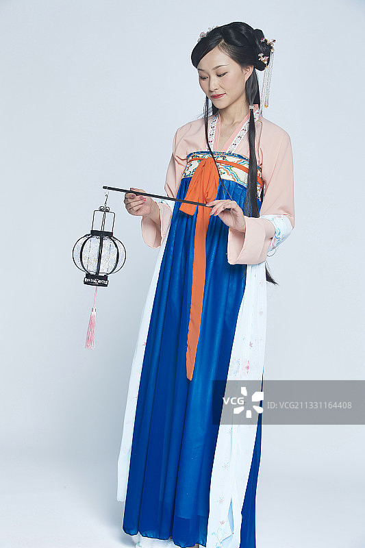 提灯笼的汉服少女（汉服影棚拍摄）图片素材