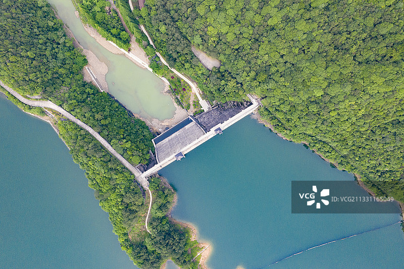 航拍杭州临安英公水库图片素材