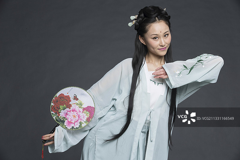 明朝服饰人像影棚拍摄（古装少女）图片素材