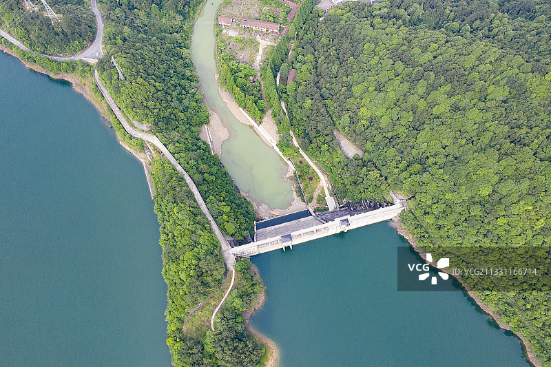 航拍杭州临安英公水库图片素材