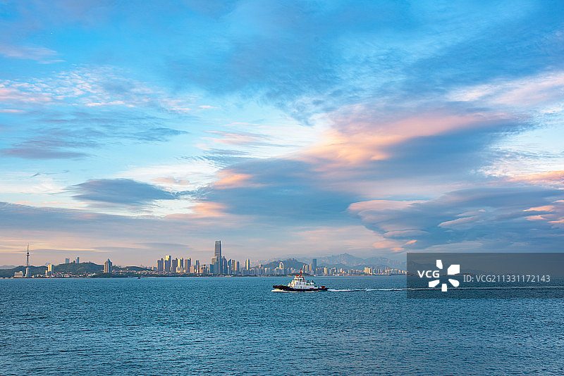 远距离看城市海景图片素材