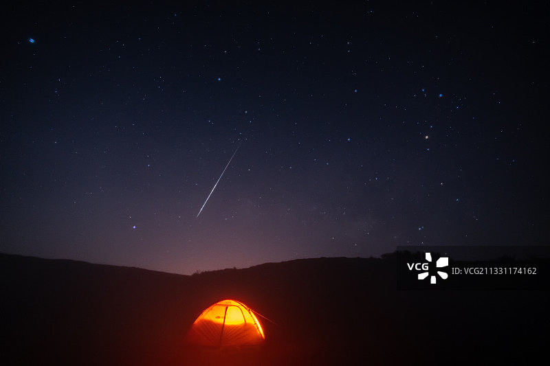 流星落在了头上图片素材