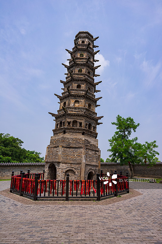南京方山定林寺中的斜塔图片素材