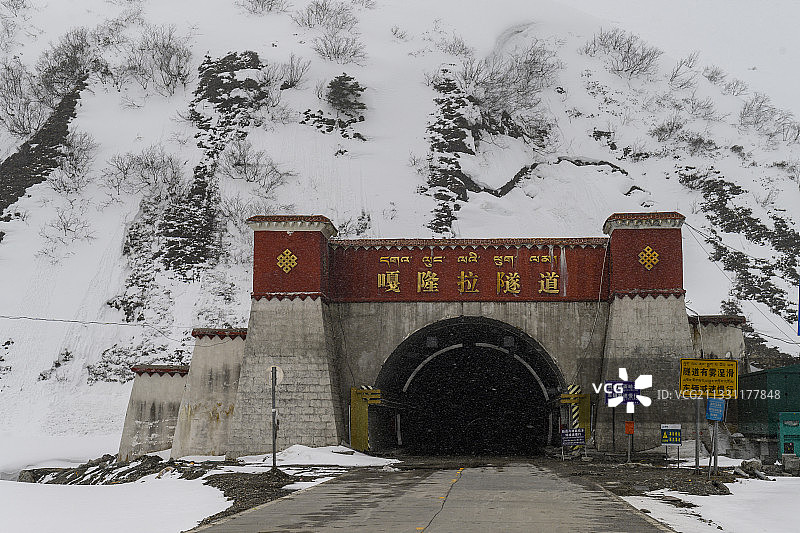 西藏林芝：春天从波密到墨脱一路上的风光图片素材