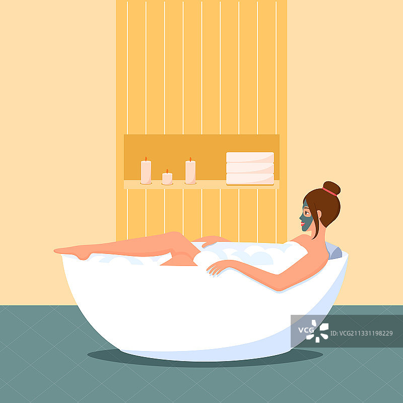 女人在家敷面膜泡澡图片素材