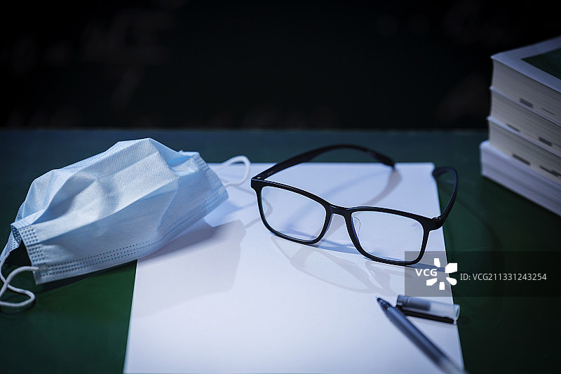 书桌，高考，教育，冲刺，熬夜，考试，学习图片素材