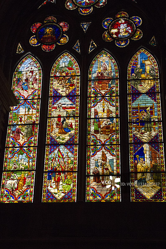 莱昂大教堂的彩色玻璃窗图片素材