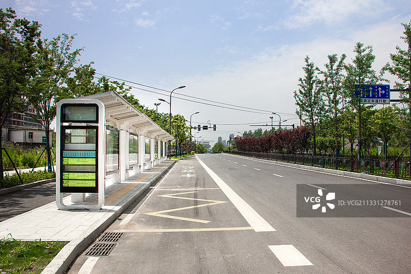 公交车站，便捷交通，交通工具，城市图片素材
