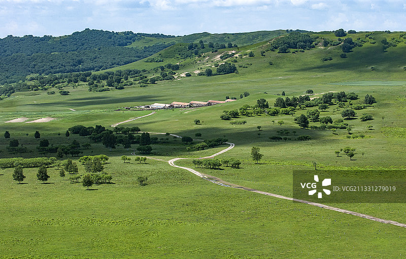 乌兰布统草原上的居民点图片素材
