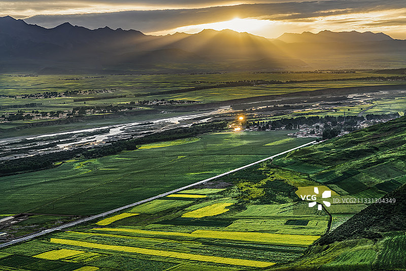 迎朝阳图片素材