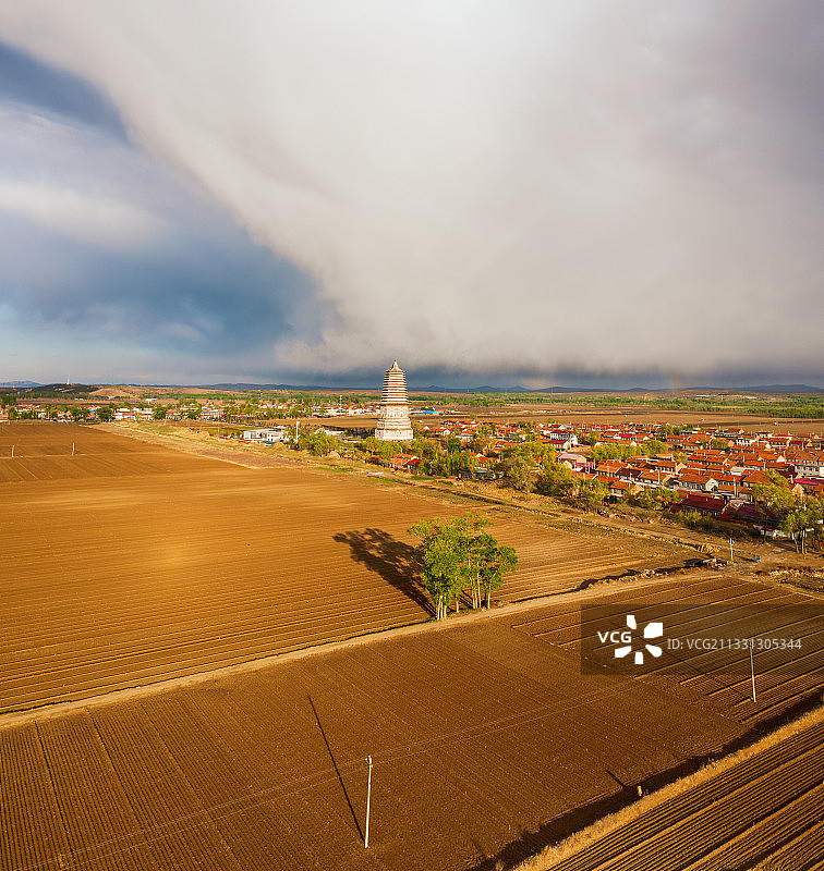 辽中京遗址 赤峰 辽中京遗址雨后大明塔图片素材