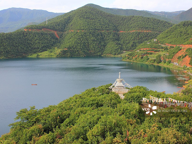 白石搭白塔图片素材