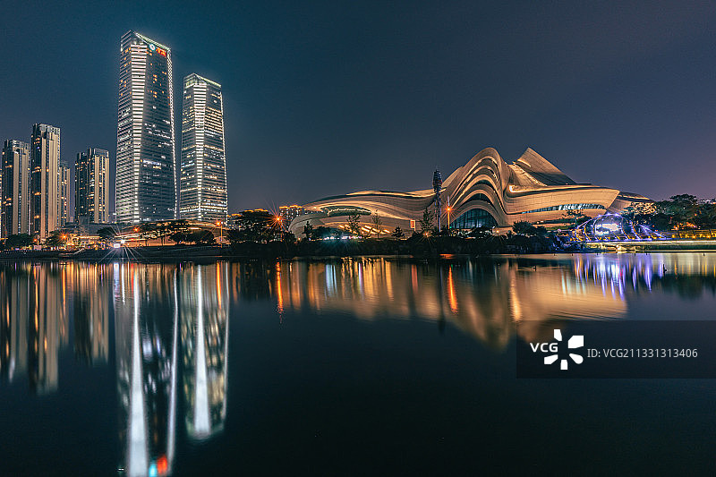 夜幕下的梅溪湖国际文化中心大剧院图片素材