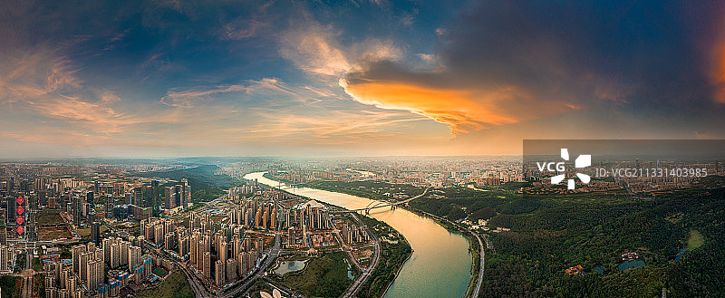 航拍南宁五象新区南宁大桥青秀山夕阳晚霞全景高清大图图片素材