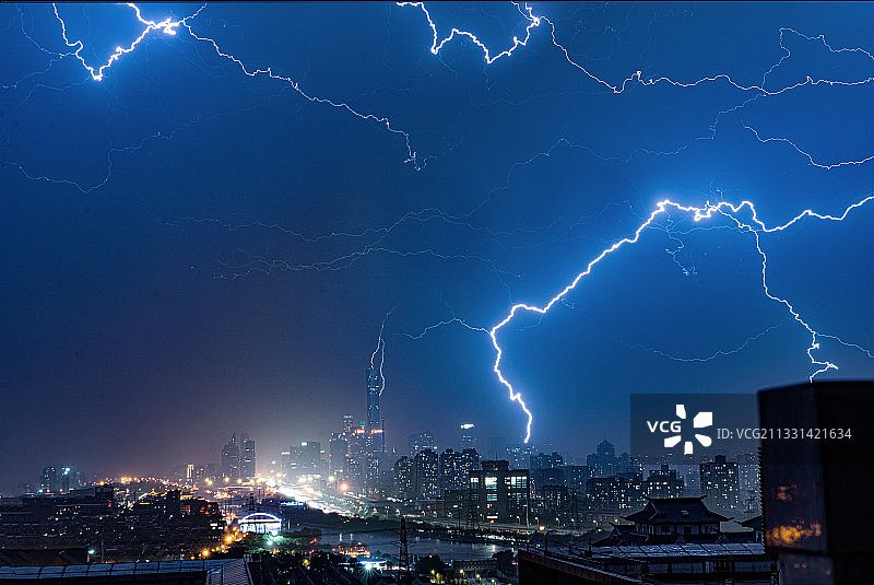 Thunderstorm dance（雷暴舞）图片素材