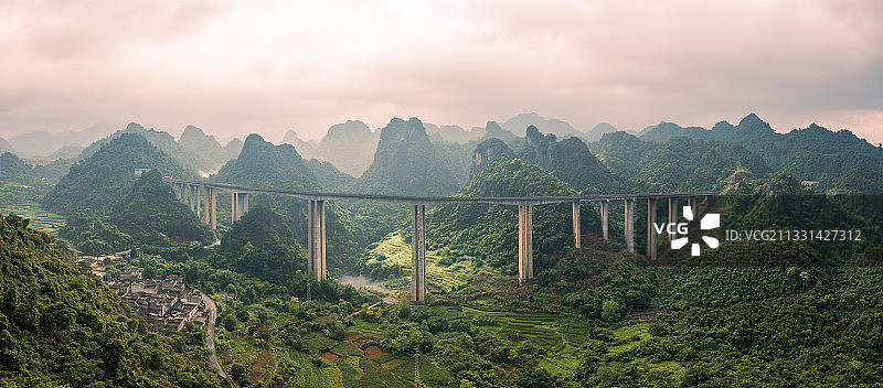 中国最美公路广西合那高速图片素材