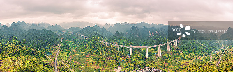 中国最美公路广西合那高速图片素材