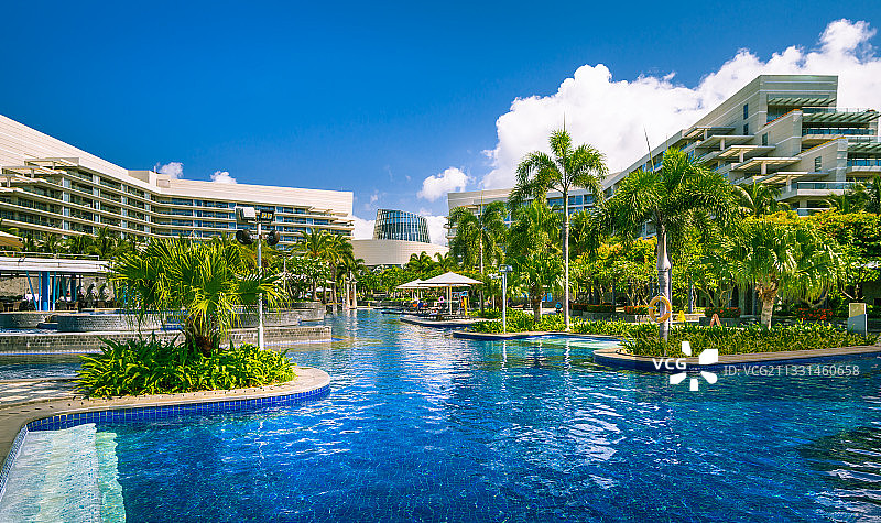亚龙湾三亚美高梅度假酒店无边泳池水上娱乐中心图片素材