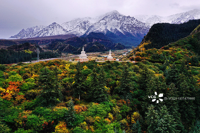 千年古刹马蹄寺图片素材