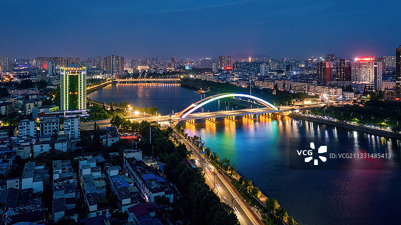 河南信阳浉河城市天际线夜景航拍图片素材