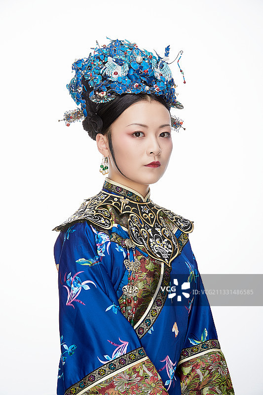 白色背景下的清代女性古装造型清朝古装图片素材