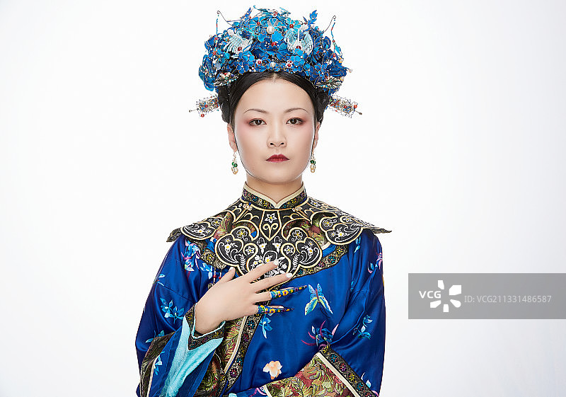白色背景下的清代女性古装造型清朝古装图片素材