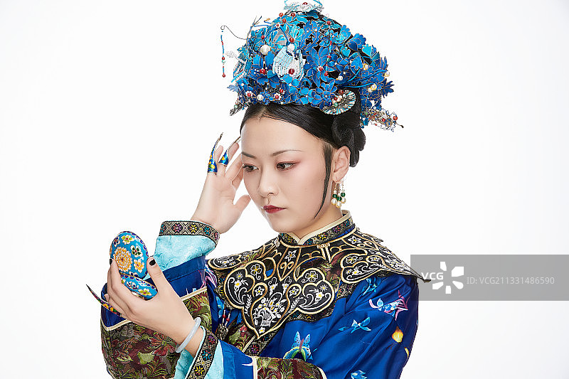 白色背景下的清代女性古装造型清朝古装图片素材