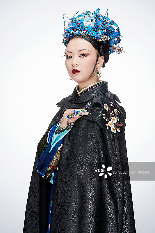 白色背景下的清代女性古装造型清朝古装图片素材