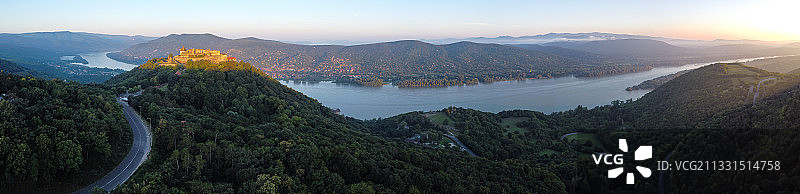 匈牙利山脉全景图片素材