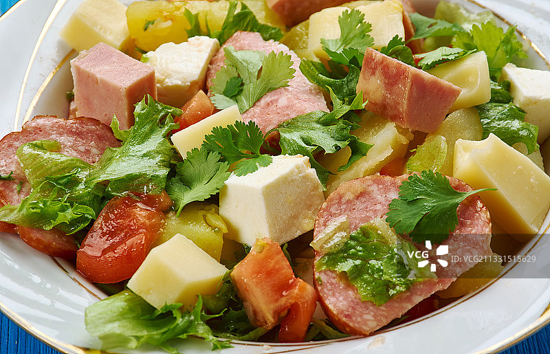 碗中沙拉特写图片素材