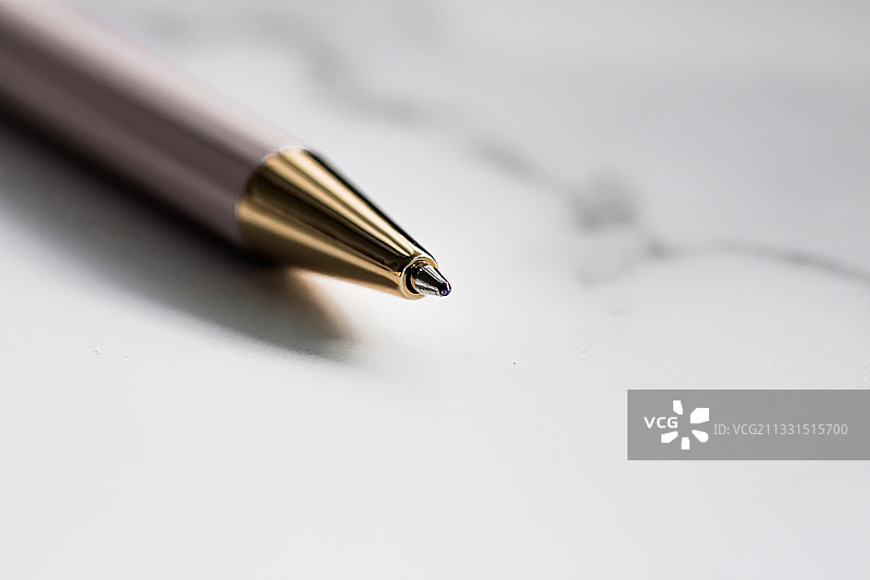 纸上钢笔特写图片素材