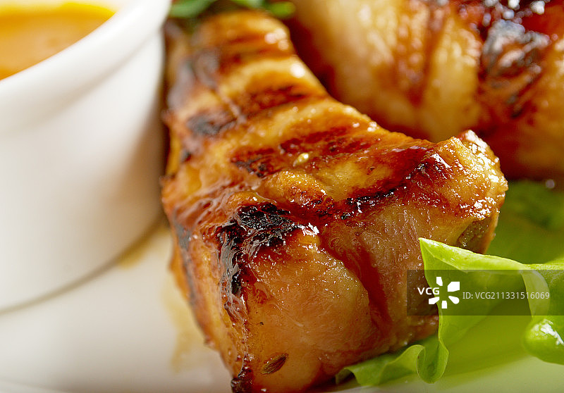 特写肉在盘子图片素材