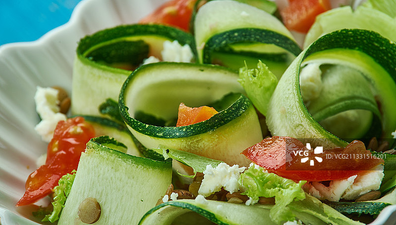 盘中沙拉特写图片素材