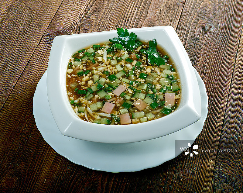 高角度的食物在碗上的桌子图片素材