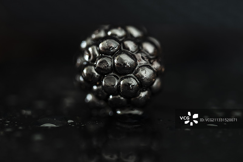 黑色背景上的黑胡椒特写，阿尔及利亚米拉图片素材