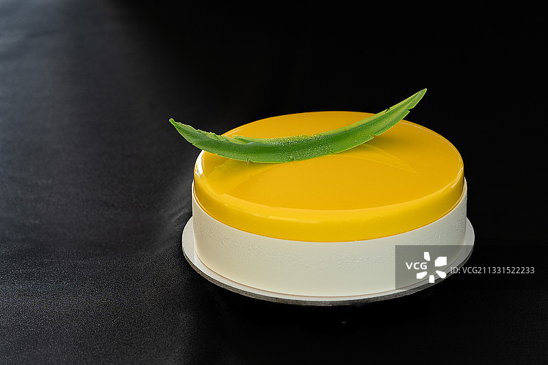 餐盘中柠檬切片的高角度视图图片素材